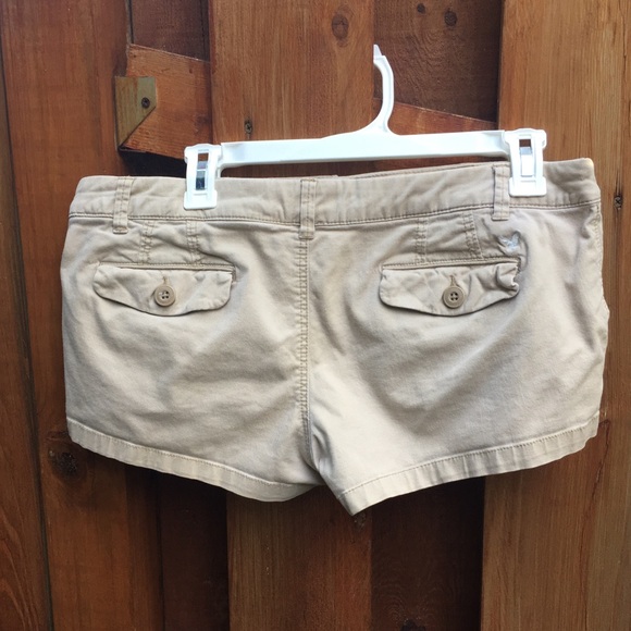 Pre-Loved American Eagle Khaki Shorts Size 8 - Picture 2 of 14